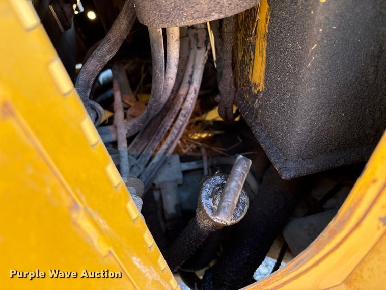 image for item EM6185 1996 John Deere 310D backhoe