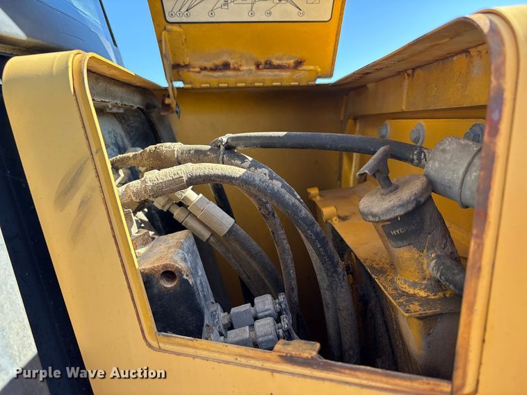 image for item EM6185 1996 John Deere 310D backhoe