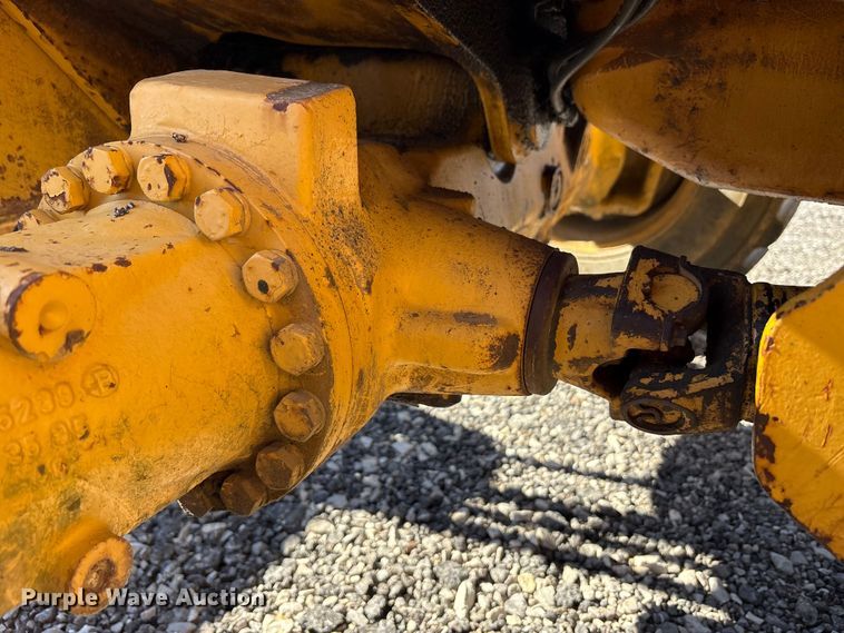 image for item EM6185 1996 John Deere 310D backhoe