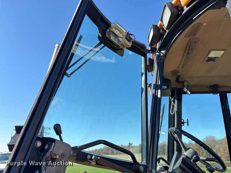 image for item EM6185 1996 John Deere 310D backhoe