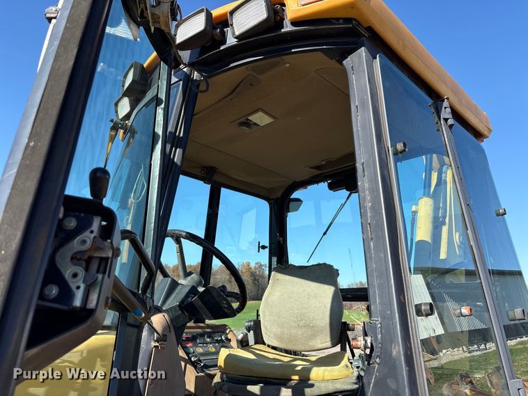image for item EM6185 1996 John Deere 310D backhoe