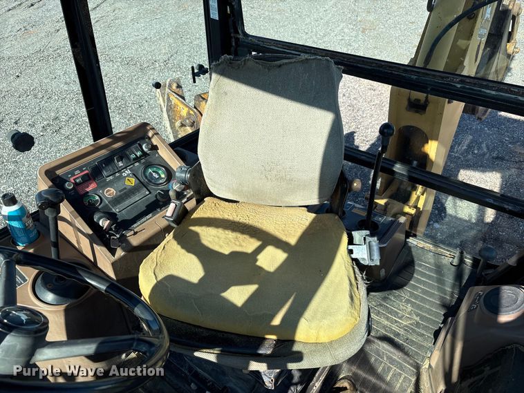 image for item EM6185 1996 John Deere 310D backhoe