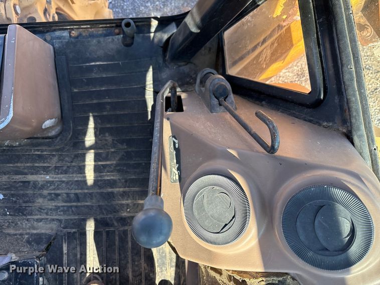 image for item EM6185 1996 John Deere 310D backhoe