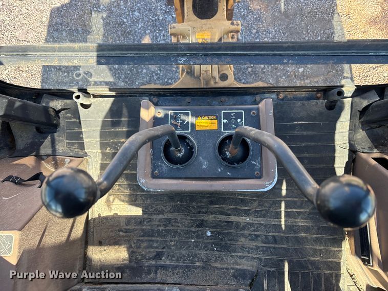 image for item EM6185 1996 John Deere 310D backhoe