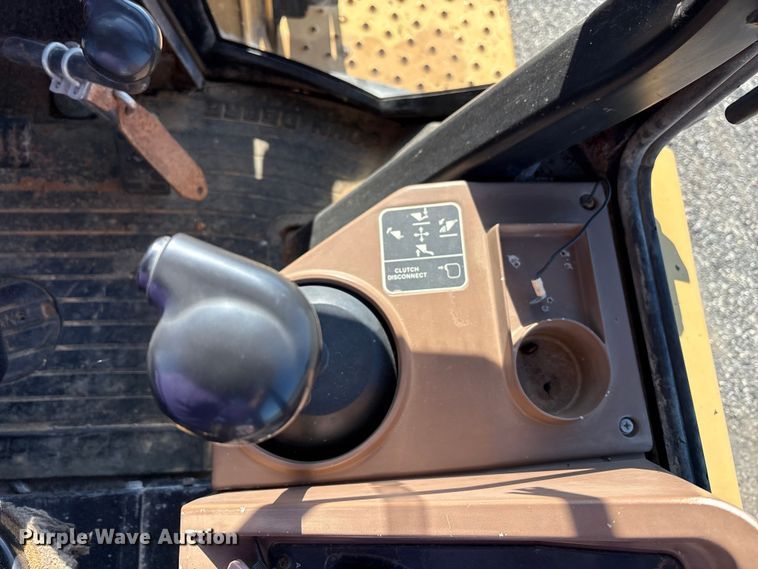 image for item EM6185 1996 John Deere 310D backhoe