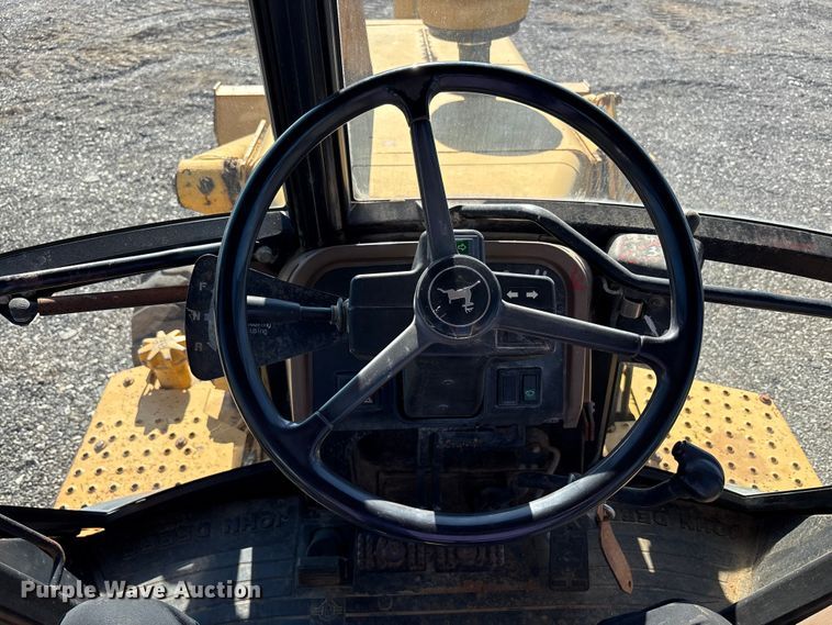 image for item EM6185 1996 John Deere 310D backhoe