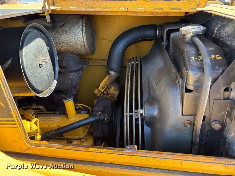 image for item EM6185 1996 John Deere 310D backhoe