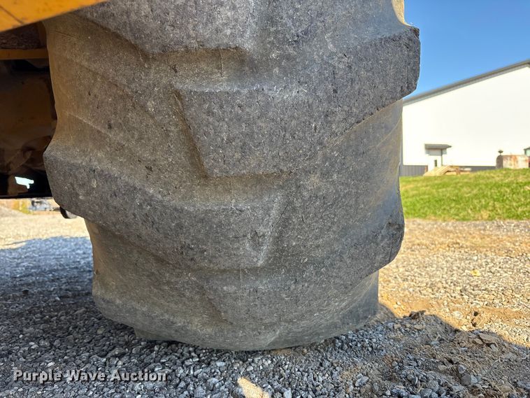 image for item EM6185 1996 John Deere 310D backhoe