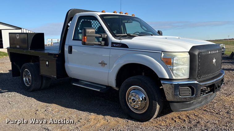image for item EM6186 2011 Ford F350 Super Duty flatbed pickup truck