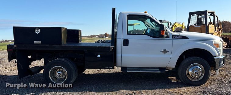 image for item EM6186 2011 Ford F350 Super Duty flatbed pickup truck