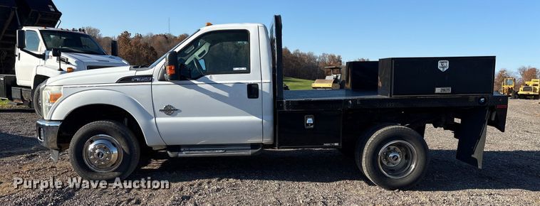 image for item EM6186 2011 Ford F350 Super Duty flatbed pickup truck