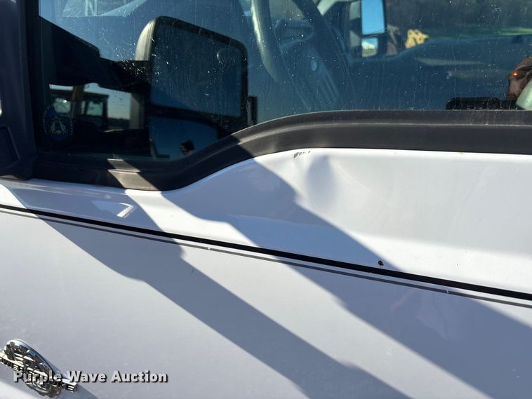 image for item EM6186 2011 Ford F350 Super Duty flatbed pickup truck