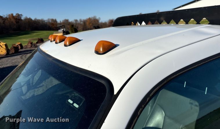 image for item EM6186 2011 Ford F350 Super Duty flatbed pickup truck