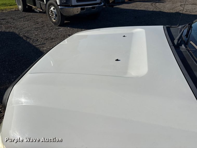 image for item EM6186 2011 Ford F350 Super Duty flatbed pickup truck