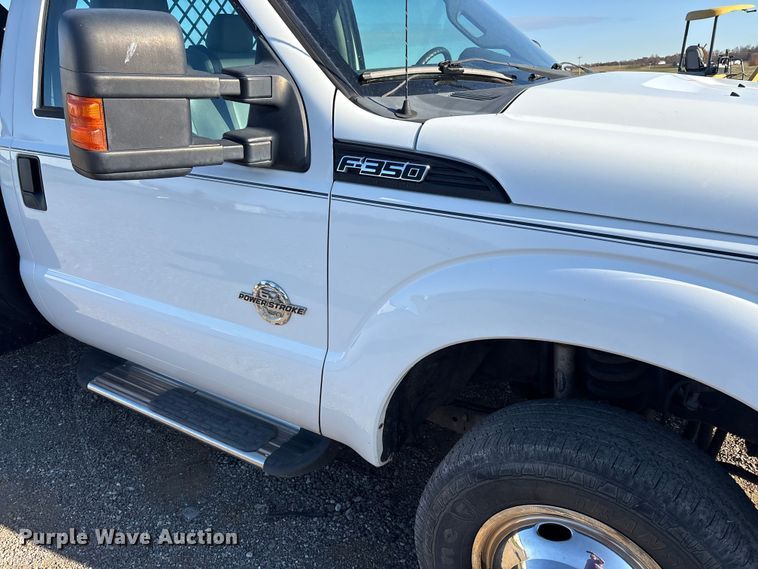image for item EM6186 2011 Ford F350 Super Duty flatbed pickup truck