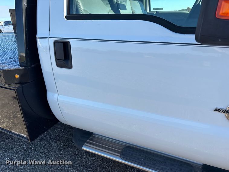 image for item EM6186 2011 Ford F350 Super Duty flatbed pickup truck