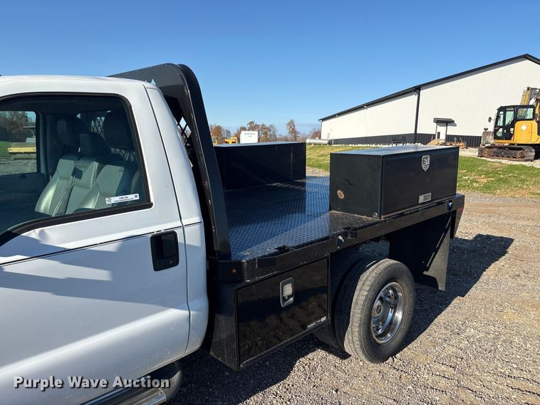 image for item EM6186 2011 Ford F350 Super Duty flatbed pickup truck