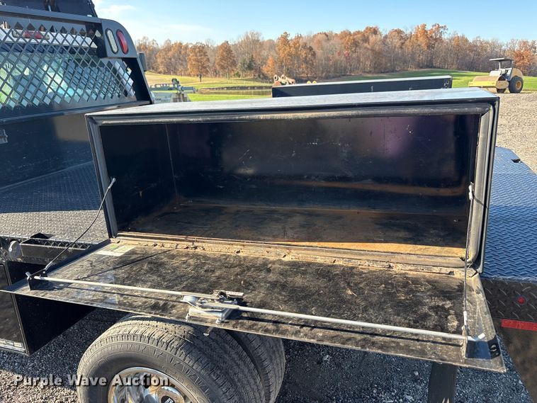 image for item EM6186 2011 Ford F350 Super Duty flatbed pickup truck