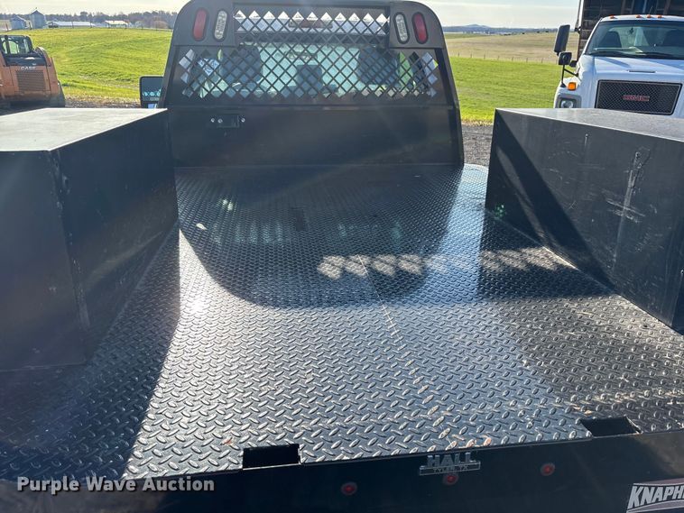 image for item EM6186 2011 Ford F350 Super Duty flatbed pickup truck