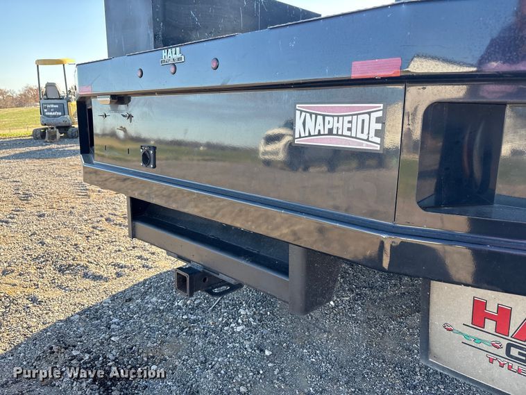 image for item EM6186 2011 Ford F350 Super Duty flatbed pickup truck