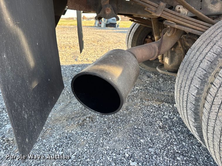 image for item EM6186 2011 Ford F350 Super Duty flatbed pickup truck