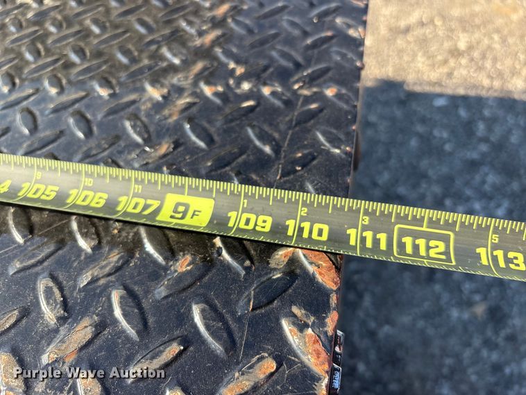 image for item EM6186 2011 Ford F350 Super Duty flatbed pickup truck