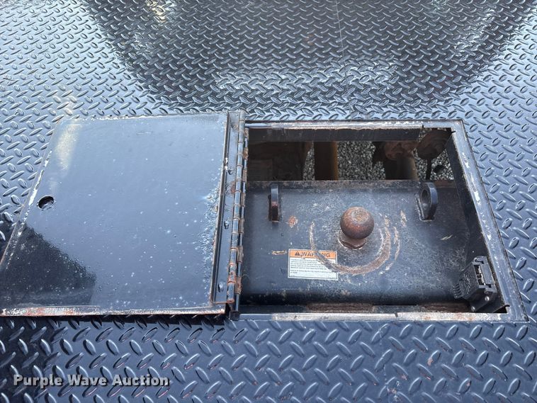 image for item EM6186 2011 Ford F350 Super Duty flatbed pickup truck