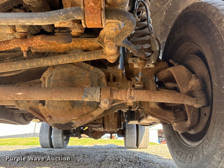 image for item EM6186 2011 Ford F350 Super Duty flatbed pickup truck