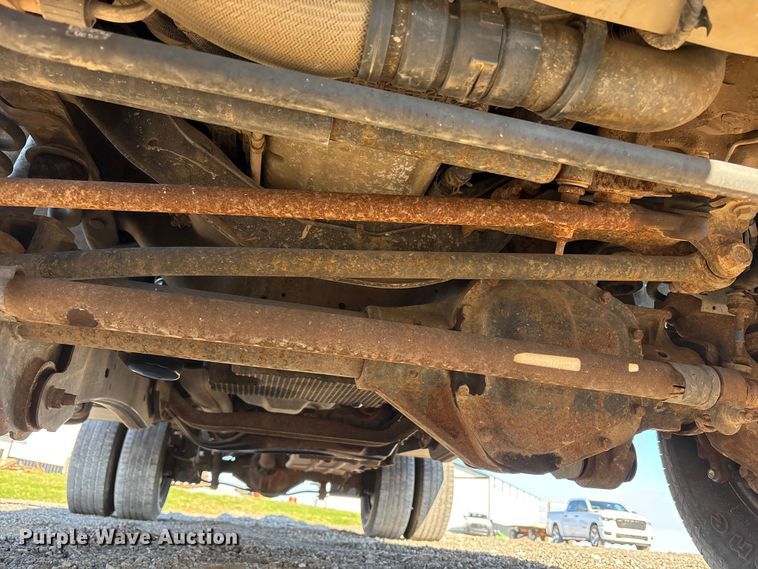 image for item EM6186 2011 Ford F350 Super Duty flatbed pickup truck