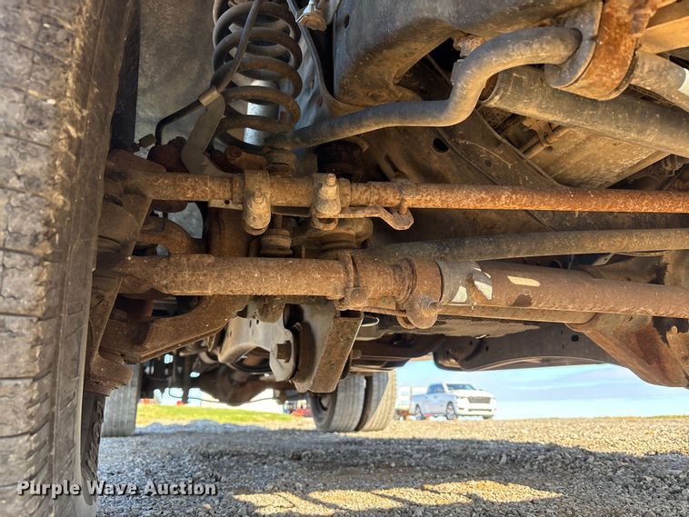 image for item EM6186 2011 Ford F350 Super Duty flatbed pickup truck