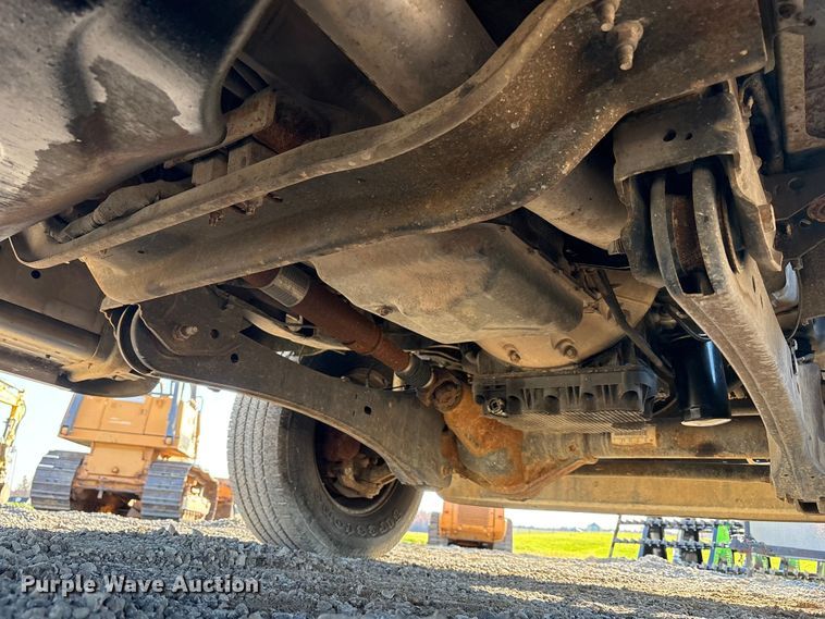 image for item EM6186 2011 Ford F350 Super Duty flatbed pickup truck