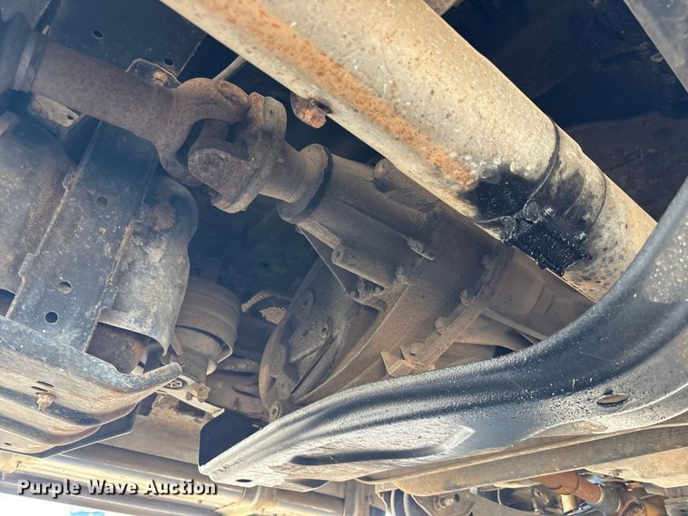 image for item EM6186 2011 Ford F350 Super Duty flatbed pickup truck