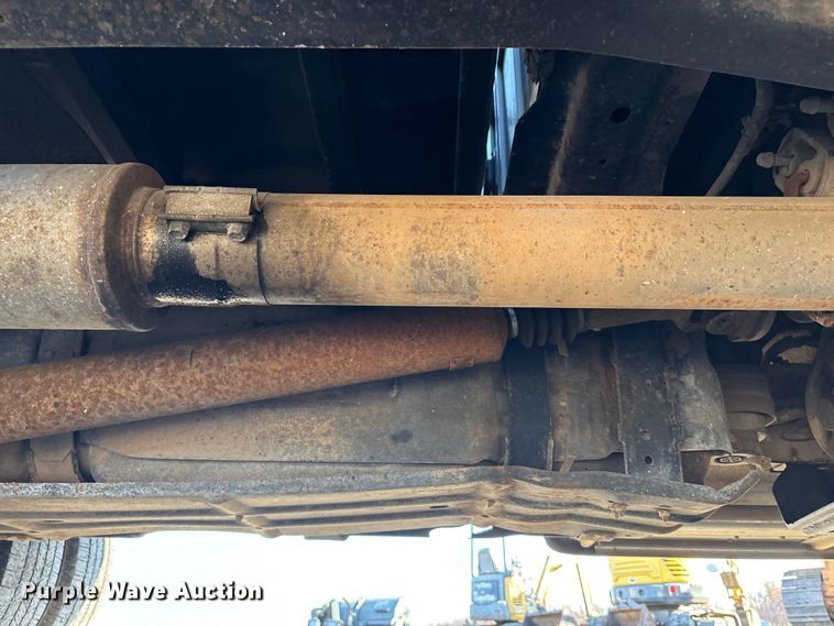 image for item EM6186 2011 Ford F350 Super Duty flatbed pickup truck