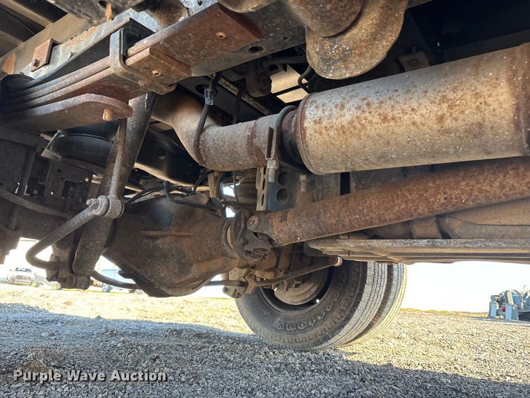 image for item EM6186 2011 Ford F350 Super Duty flatbed pickup truck