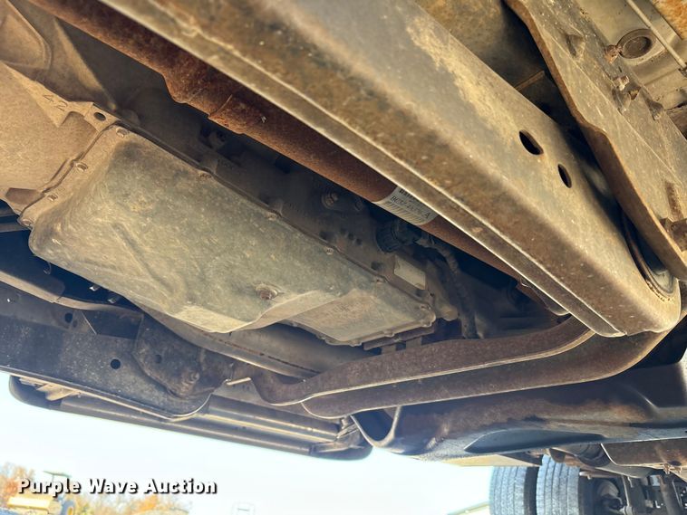 image for item EM6186 2011 Ford F350 Super Duty flatbed pickup truck