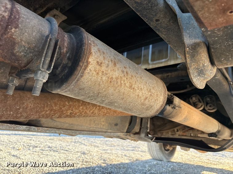 image for item EM6186 2011 Ford F350 Super Duty flatbed pickup truck