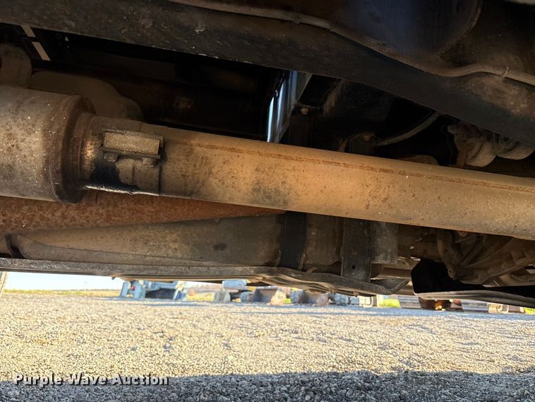 image for item EM6186 2011 Ford F350 Super Duty flatbed pickup truck