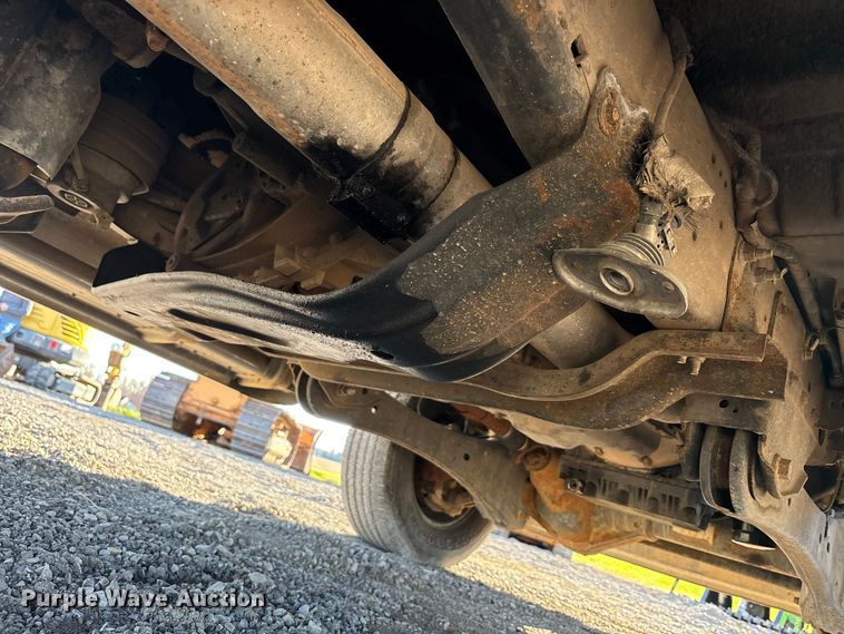 image for item EM6186 2011 Ford F350 Super Duty flatbed pickup truck