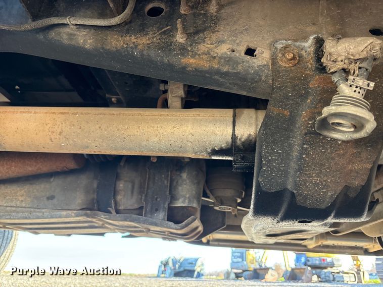 image for item EM6186 2011 Ford F350 Super Duty flatbed pickup truck