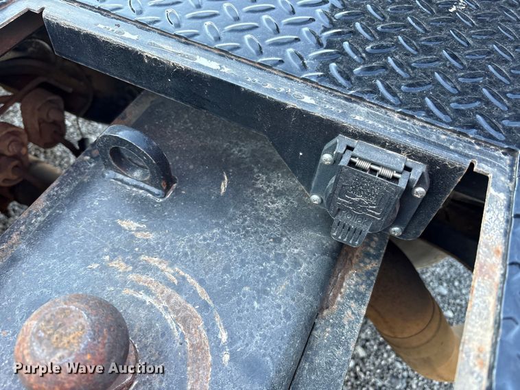 image for item EM6186 2011 Ford F350 Super Duty flatbed pickup truck