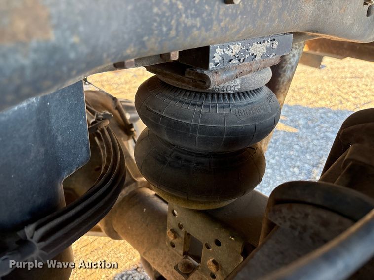 image for item EM6186 2011 Ford F350 Super Duty flatbed pickup truck