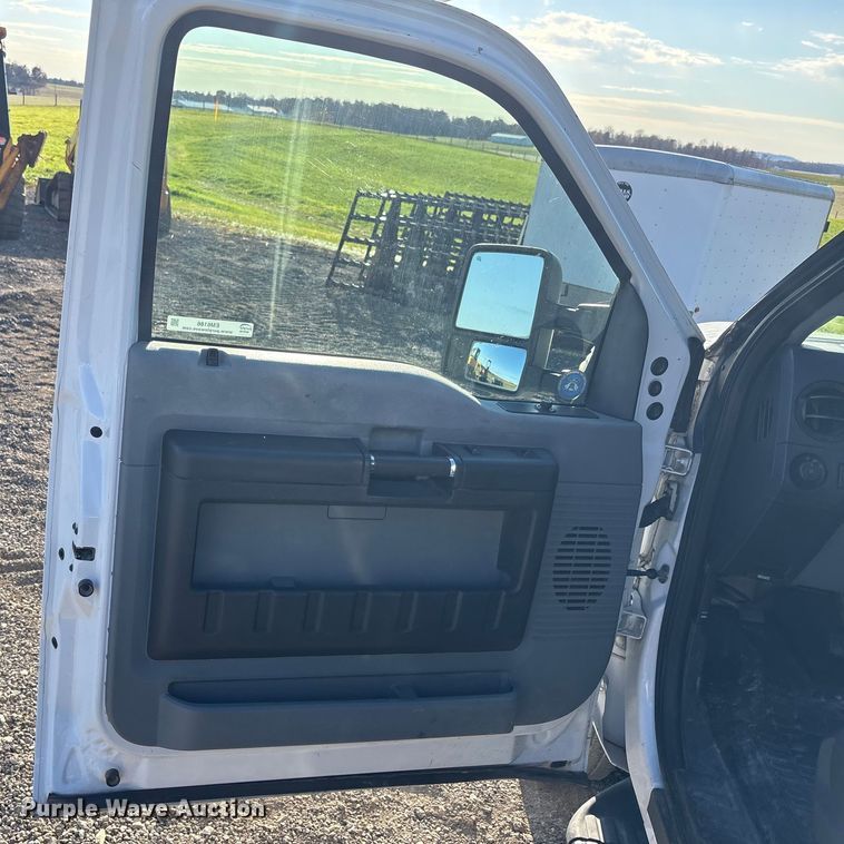 image for item EM6186 2011 Ford F350 Super Duty flatbed pickup truck