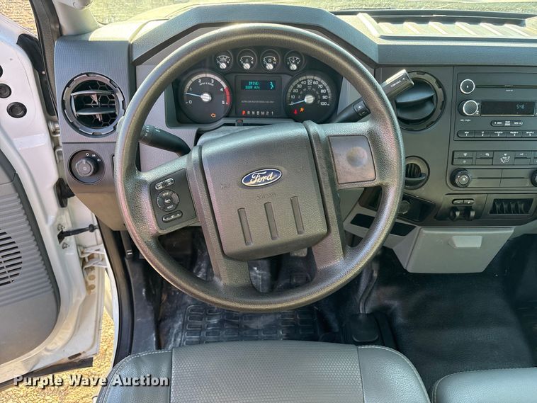 image for item EM6186 2011 Ford F350 Super Duty flatbed pickup truck