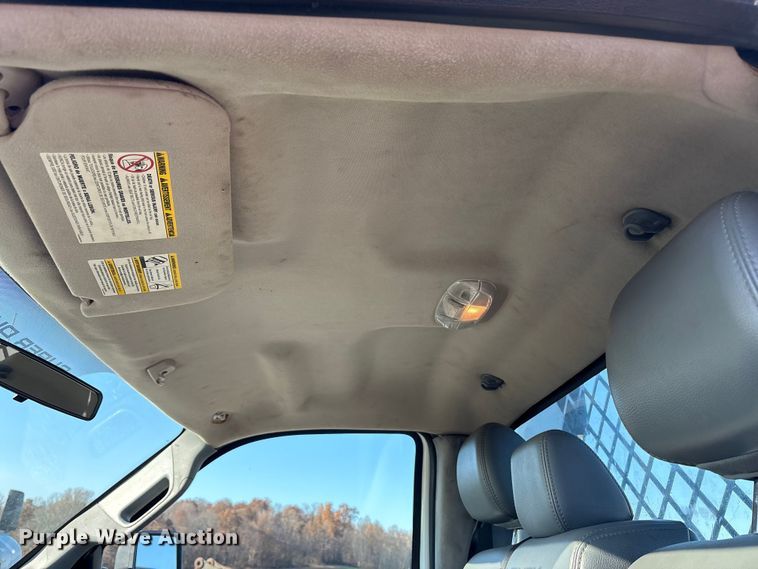 image for item EM6186 2011 Ford F350 Super Duty flatbed pickup truck