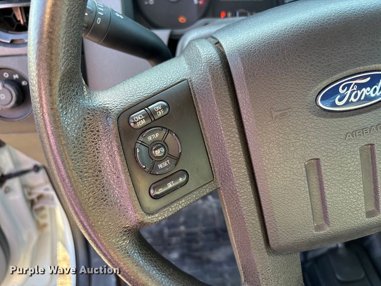 image for item EM6186 2011 Ford F350 Super Duty flatbed pickup truck