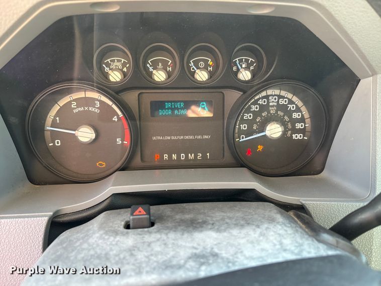 image for item EM6186 2011 Ford F350 Super Duty flatbed pickup truck