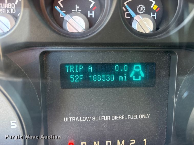 image for item EM6186 2011 Ford F350 Super Duty flatbed pickup truck