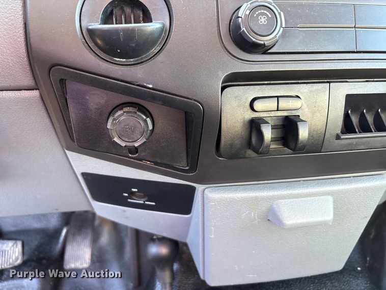 image for item EM6186 2011 Ford F350 Super Duty flatbed pickup truck