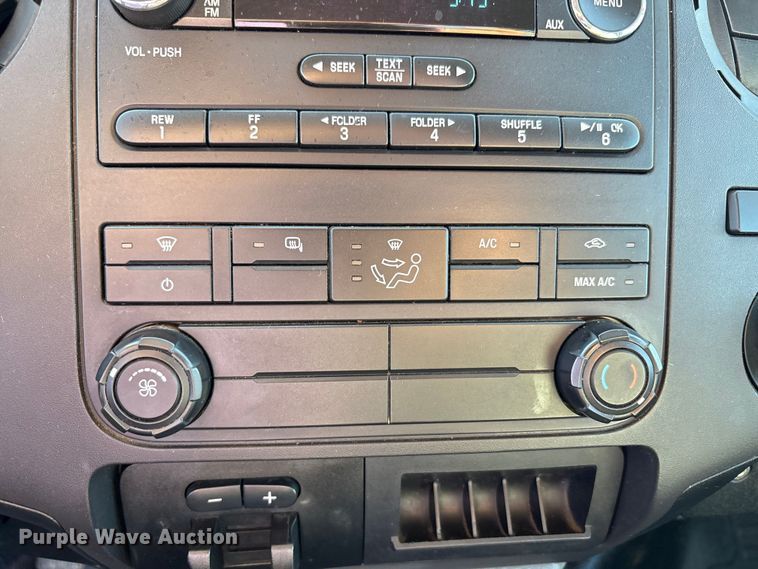 image for item EM6186 2011 Ford F350 Super Duty flatbed pickup truck