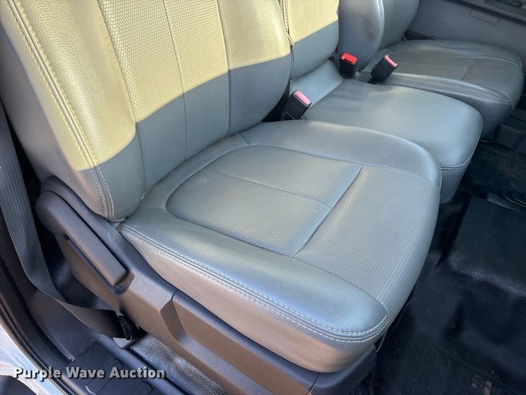 image for item EM6186 2011 Ford F350 Super Duty flatbed pickup truck